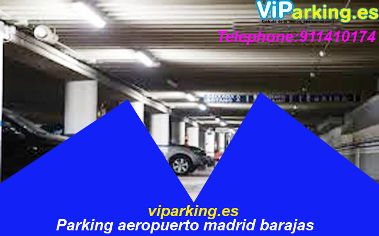 Instalaciones de estacionamiento y transporte en el Aeropuerto Internacional de Madrid-Barajas en España